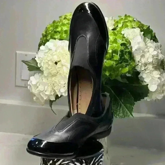 NWOT Adrienne Vittadini Women's Black Leather Round Toe Slip-On Flats Size 8 - Picture 9 of 10